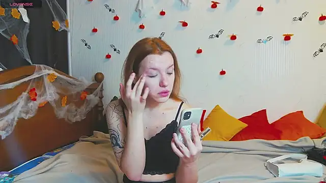 Snapshot of MeganNewCat chatting on October 2025 10:01:02 AM MeganNewCat online show from October 2025 10:01:02 AM