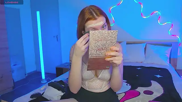 Snapshot of MeganNewCat chatting on December 2025 07:18:01 AM MeganNewCat online show from December 2025 07:18:01 AM