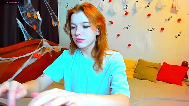 Snapshot of MeganNewCat chatting on November 2025 09:24:02 AM MeganNewCat online show from November 2025 09:24:02 AM