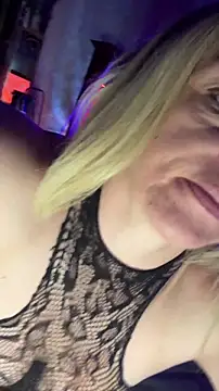 queenkelly1234 online show from April 2026 04:03:01 AM