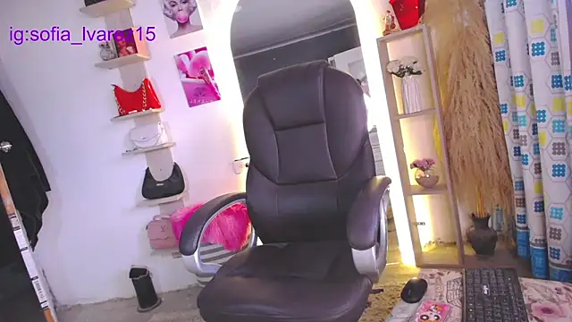 sarahh angeel online show from December 2025 06:11:02 PM