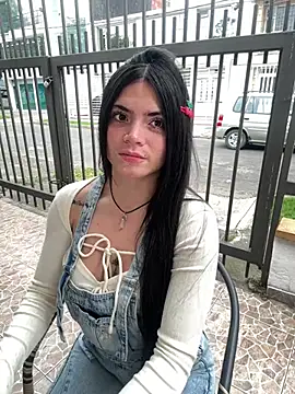 PamelaJonsom  online show from April 2026 11:37:02 AM