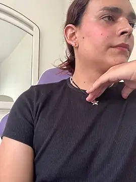 Snapshot of La-Gatiita-trans chatting on December 2025 05:36:01 PM La-Gatiita-trans online show from December 2025 05:36:01 PM