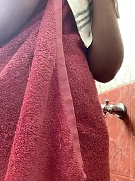 Snapshot of La-Gatiita-trans chatting on January 2026 03:52:01 PM La-Gatiita-trans online show from January 2026 03:52:01 PM