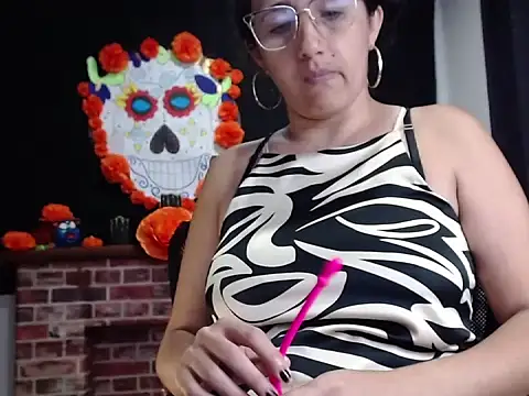 Snapshot of Lucyy_Naugthy chatting on November 2025 12:32:01 PM Lucyy Naugthy online show from November 2025 12:32:01 PM