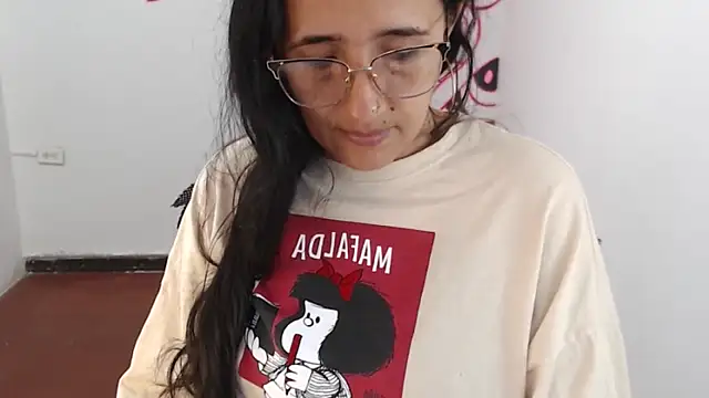 Lucyy Naugthy online show from April 2026 01:39:01 PM