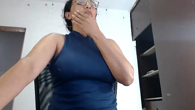 Snapshot of Lucyy_Naugthy chatting on December 2025 02:33:01 PM Lucyy Naugthy online show from December 2025 02:33:01 PM