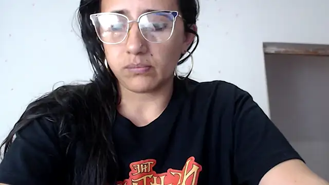 Lucyy Naugthy online show from December 2025 01:04:02 PM