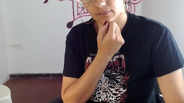 Lucyy Naugthy online show from March 2026 02:01:02 PM