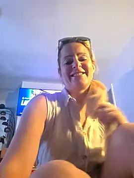 Snapshot of DarceyDevilDoll chatting on June 2026 12:49:02 PM DarceyDevilDoll online show from June 2026 12:49:02 PM