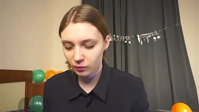 Snapshot of RoslynArcuo chatting on November 2025 08:18:02 PM RoslynArcuo online show from November 2025 08:18:02 PM