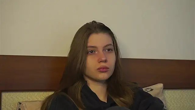 Snapshot of RoslynArcuo chatting on November 2025 08:20:01 PM RoslynArcuo online show from November 2025 08:20:01 PM