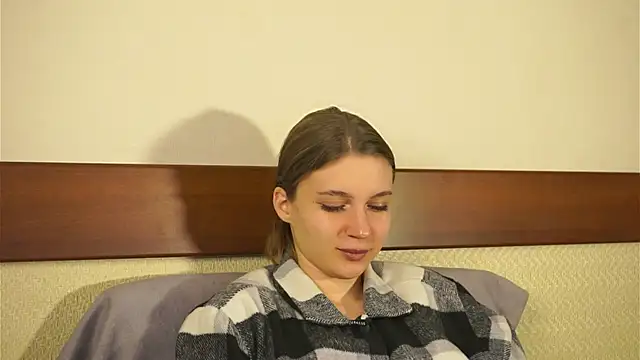 Snapshot of RoslynArcuo chatting on October 2025 08:27:02 PM RoslynArcuo online show from October 2025 08:27:02 PM