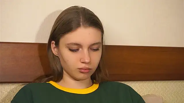 Snapshot of RoslynArcuo chatting on November 2025 08:41:02 PM RoslynArcuo online show from November 2025 08:41:02 PM