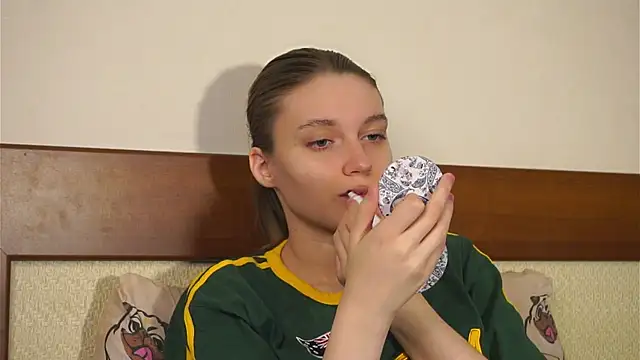 Snapshot of RoslynArcuo chatting on December 2025 08:19:01 PM RoslynArcuo online show from December 2025 08:19:01 PM