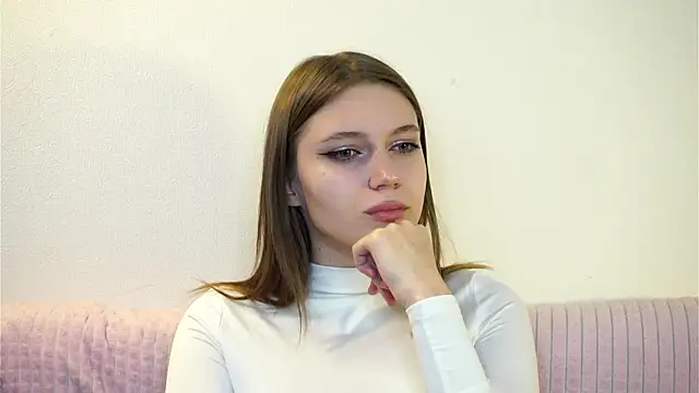 Snapshot of RoslynArcuo chatting on October 2025 09:13:02 PM RoslynArcuo online show from October 2025 09:13:02 PM