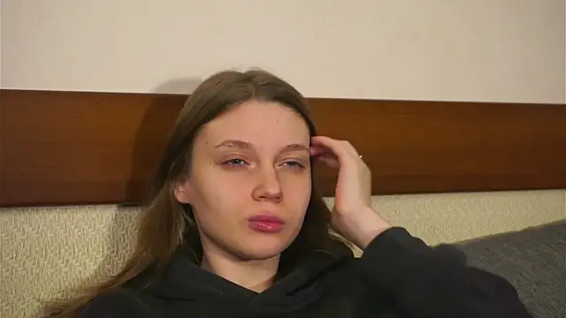 Snapshot of RoslynArcuo chatting on November 2025 08:45:02 PM RoslynArcuo online show from November 2025 08:45:02 PM