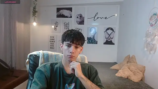 AmethystShadow17 online show from November 2025 04:18:02 PM