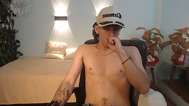 AmethystShadow17 online show from January 2026 09:40:02 PM