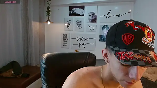 AmethystShadow17 online show from November 2025 03:45:01 PM