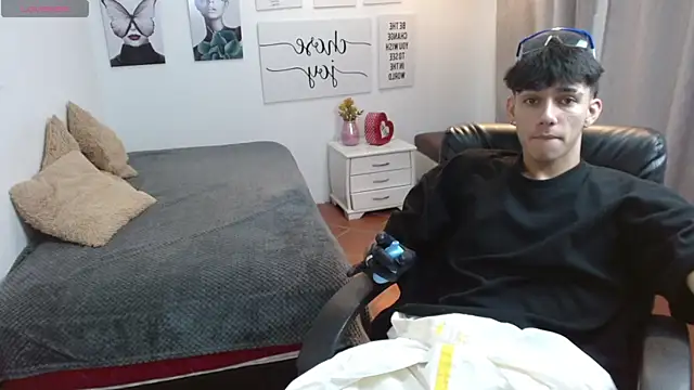 AmethystShadow17 online show from October 2025 03:19:02 PM