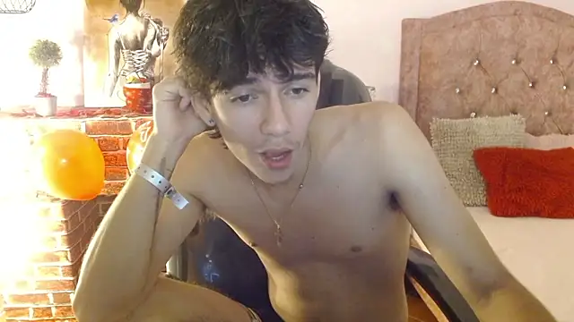 AmethystShadow17 online show from February 2026 01:21:02 PM