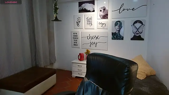 AmethystShadow17 online show from December 2025 04:50:01 PM