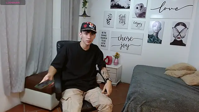 AmethystShadow17 online show from November 2025 04:00:01 PM