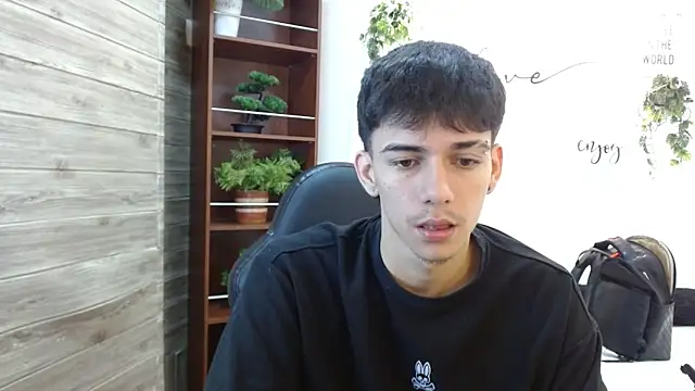 AmethystShadow17 online show from April 2026 04:19:01 AM