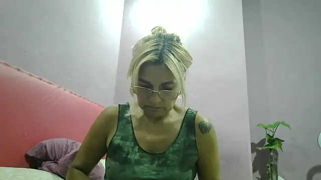 Snapshot of cojeelcamino chatting on November 2025 11:59:02 PM cojeelcamino online show from November 2025 11:59:02 PM