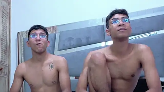 Snapshot of Desire4Duo chatting on December 2025 02:04:01 PM Desire4Duo online show from December 2025 02:04:01 PM