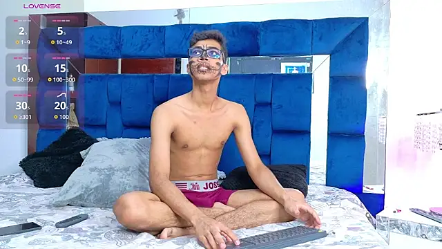 Snapshot of Desire4Duo chatting on October 2025 01:19:02 PM Desire4Duo online show from October 2025 01:19:02 PM