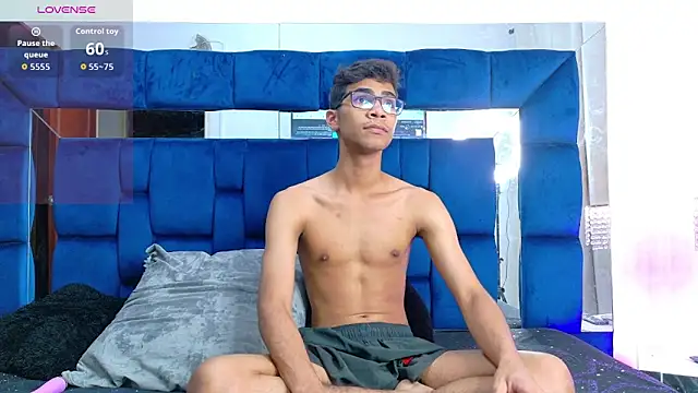 Snapshot of Desire4Duo chatting on November 2025 01:27:02 PM Desire4Duo online show from November 2025 01:27:02 PM