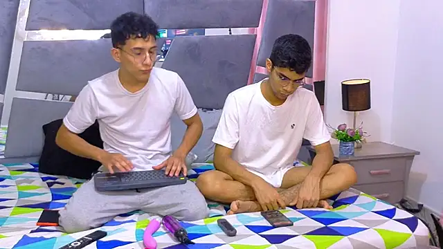 Snapshot of Desire4Duo chatting on November 2025 01:39:02 PM Desire4Duo online show from November 2025 01:39:02 PM