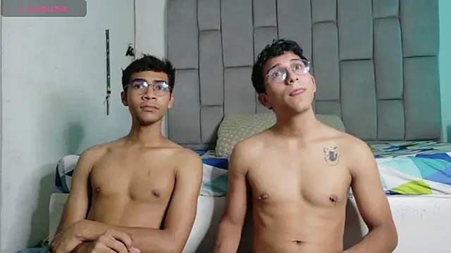 Snapshot of Desire4Duo chatting on May 2026 12:11:01 PM Desire4Duo online show from May 2026 12:11:01 PM