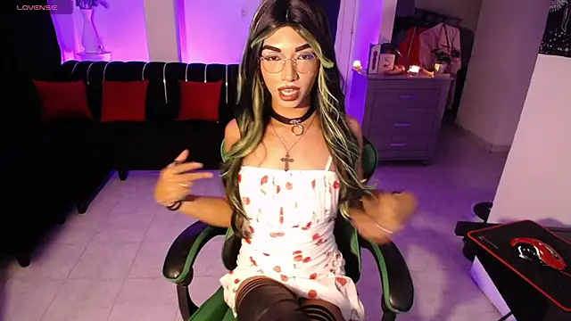 Cute Aleja online show from May 2026 11:02:01 PM
