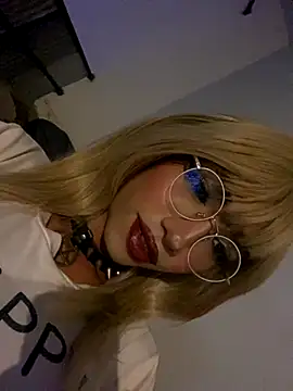 Snapshot of Cute_Aleja chatting on November 2025 05:12:02 AM Cute Aleja online show from November 2025 05:12:02 AM