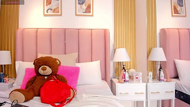 Aithana Petite online show from November 2025 03:33:02 AM