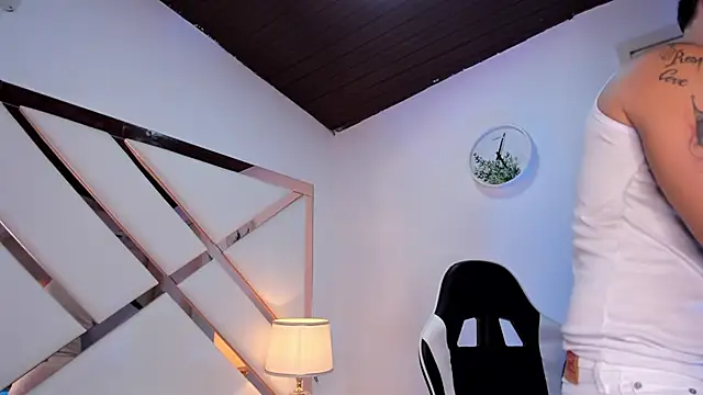 Justin valverde online show from March 2026 02:33:02 AM