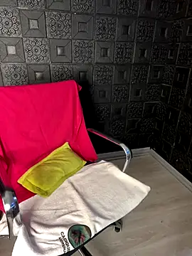 Snapshot of Yvonny27 chatting on December 2025 11:53:01 AM Yvonny27 online show from December 2025 11:53:01 AM