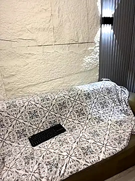 Snapshot of Yvonny27 chatting on November 2025 11:10:01 PM Yvonny27 online show from November 2025 11:10:01 PM