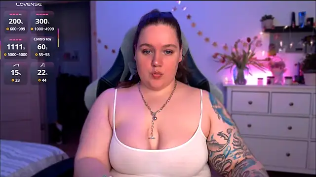 Snapshot of SummerTina chatting on March 2025 09:05:02 PM SummerTina online show from March 2025 09:05:02 PM