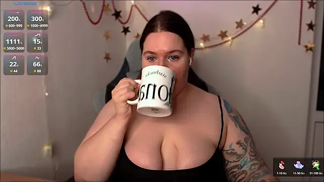 Snapshot of SummerTina chatting on December 2025 10:20:01 PM SummerTina online show from December 2025 10:20:01 PM