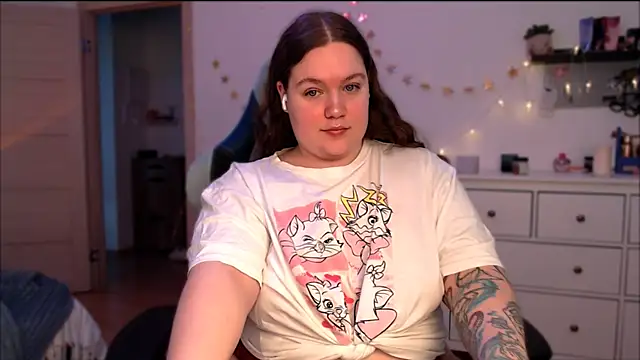 Snapshot of SummerTina chatting on January 2025 09:06:02 AM SummerTina online show from January 2025 09:06:02 AM