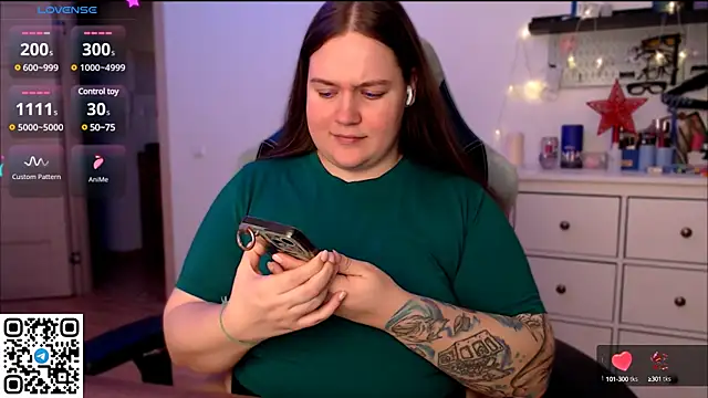 Snapshot of SummerTina chatting on December 2024 06:10:01 PM SummerTina online show from December 2024 06:10:01 PM