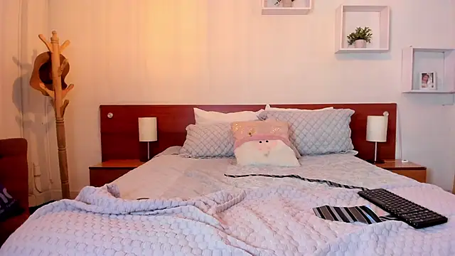 Cat  Moon   online show from November 2025 09:03:02 PM