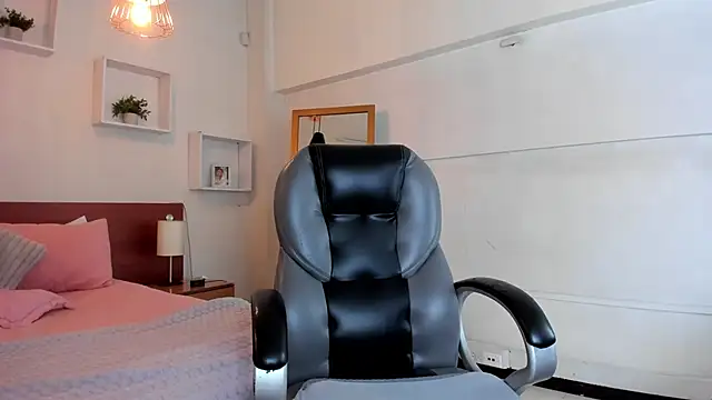 Cat  Moon   online show from November 2025 08:01:02 PM