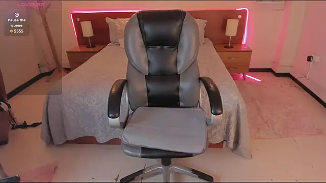 Cat  Moon   online show from December 2025 08:11:01 PM