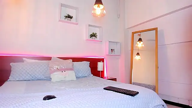 Cat  Moon   online show from November 2025 07:14:01 PM