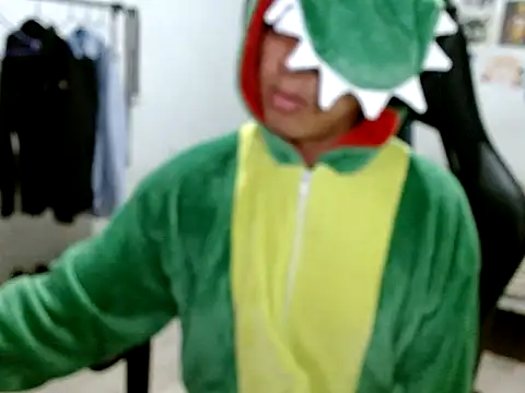 Snapshot of Collucci chatting on December 2025 03:06:02 AM Collucci online show from December 2025 03:06:02 AM